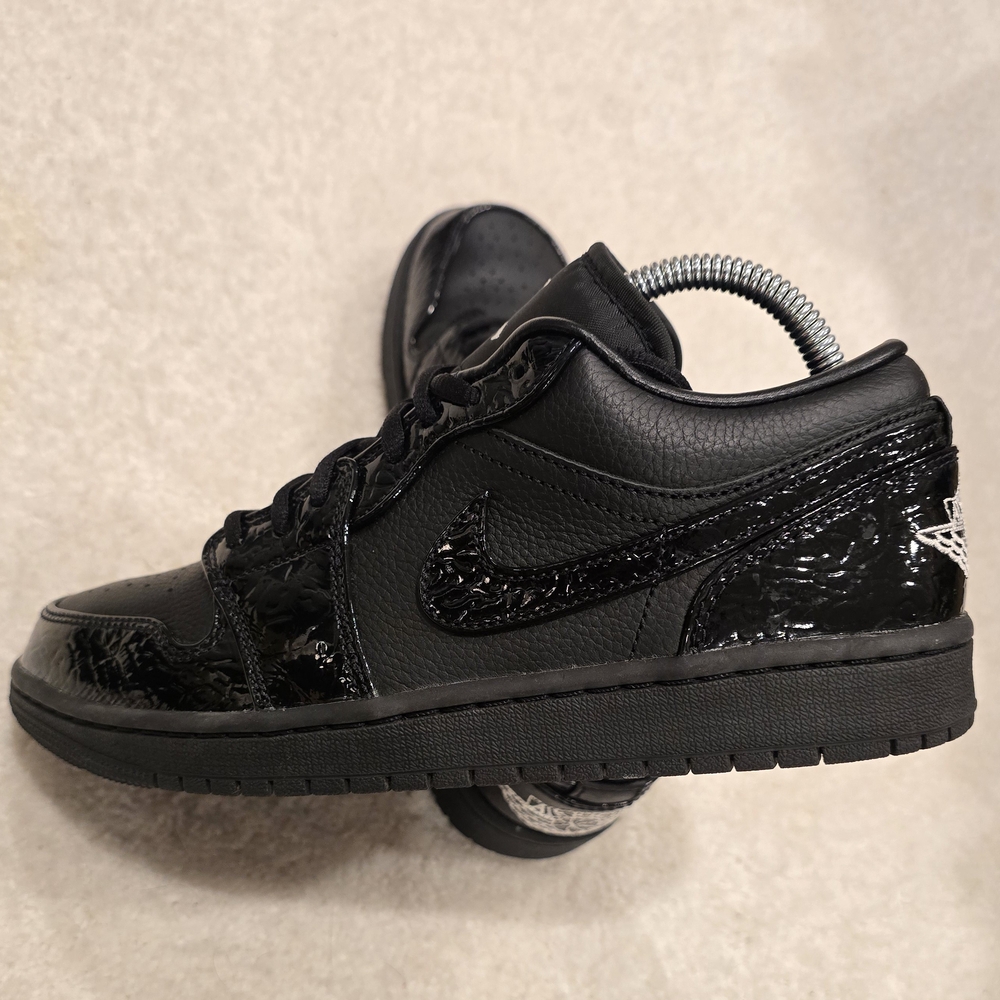 Jordan Black Sneakers